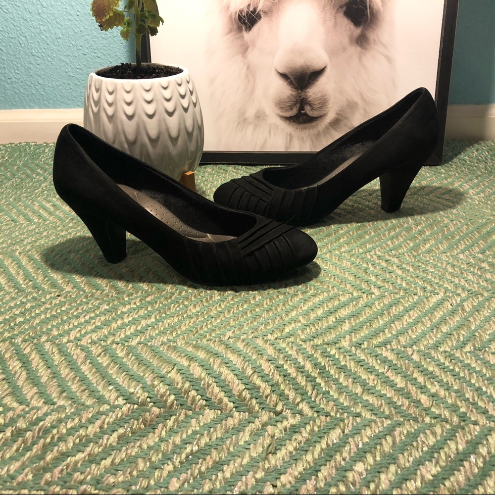 Black heeled shoes